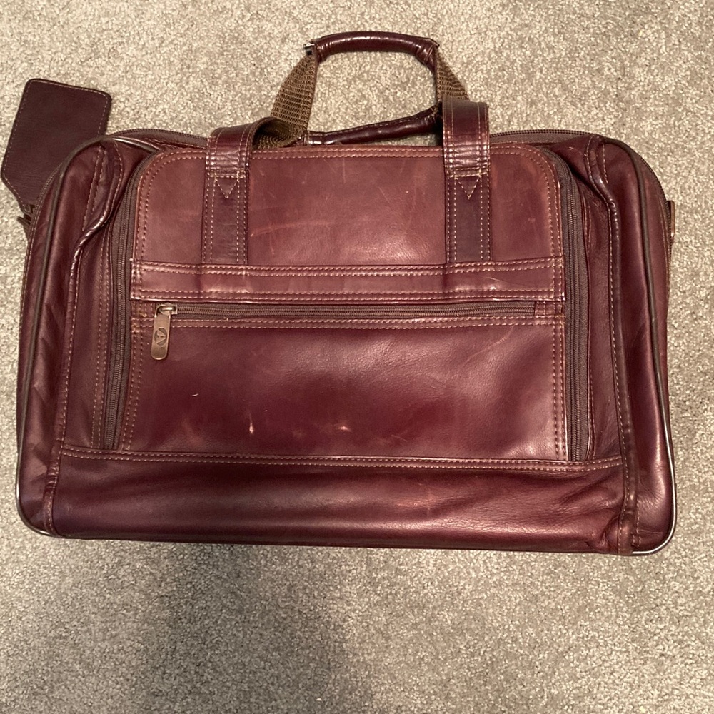 Elegant Burgundy Leather Men's Briefcase